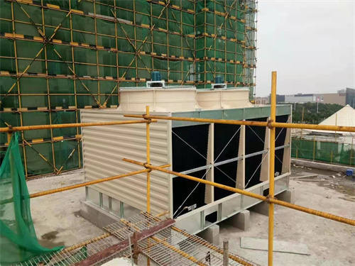 冷卻塔在中央空調設備中的作用(冷卻塔在中央空調中有什么作用)